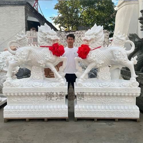 汉白玉麒麟一对花岗岩石雕马蹄站立脚踏祥云公司工厂家用门口摆件