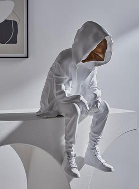 人物坐姿大摆件客厅玄关电视柜艺术轻奢高端设计师高级感软装饰品