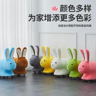 网红玉兔子坐凳子带滑轮可移动换鞋 凳儿童动物座椅创意毛绒休闲