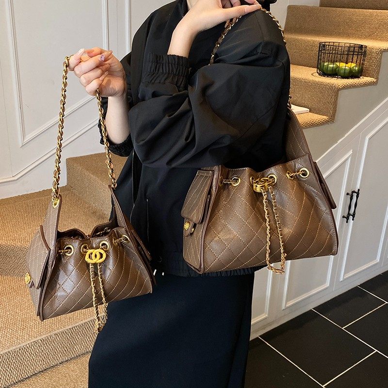 爆款小香风菱格链条包包女新款大容量水桶包单肩腋下包机车包,箱包皮具/热销女包/男包,腋下包,淘宝优惠券,粉丝福利购,淘宝优惠卷