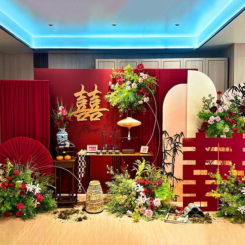 新中式订婚宴布置装饰出阁现场景小众大气ktP板背景墙摆件台全套