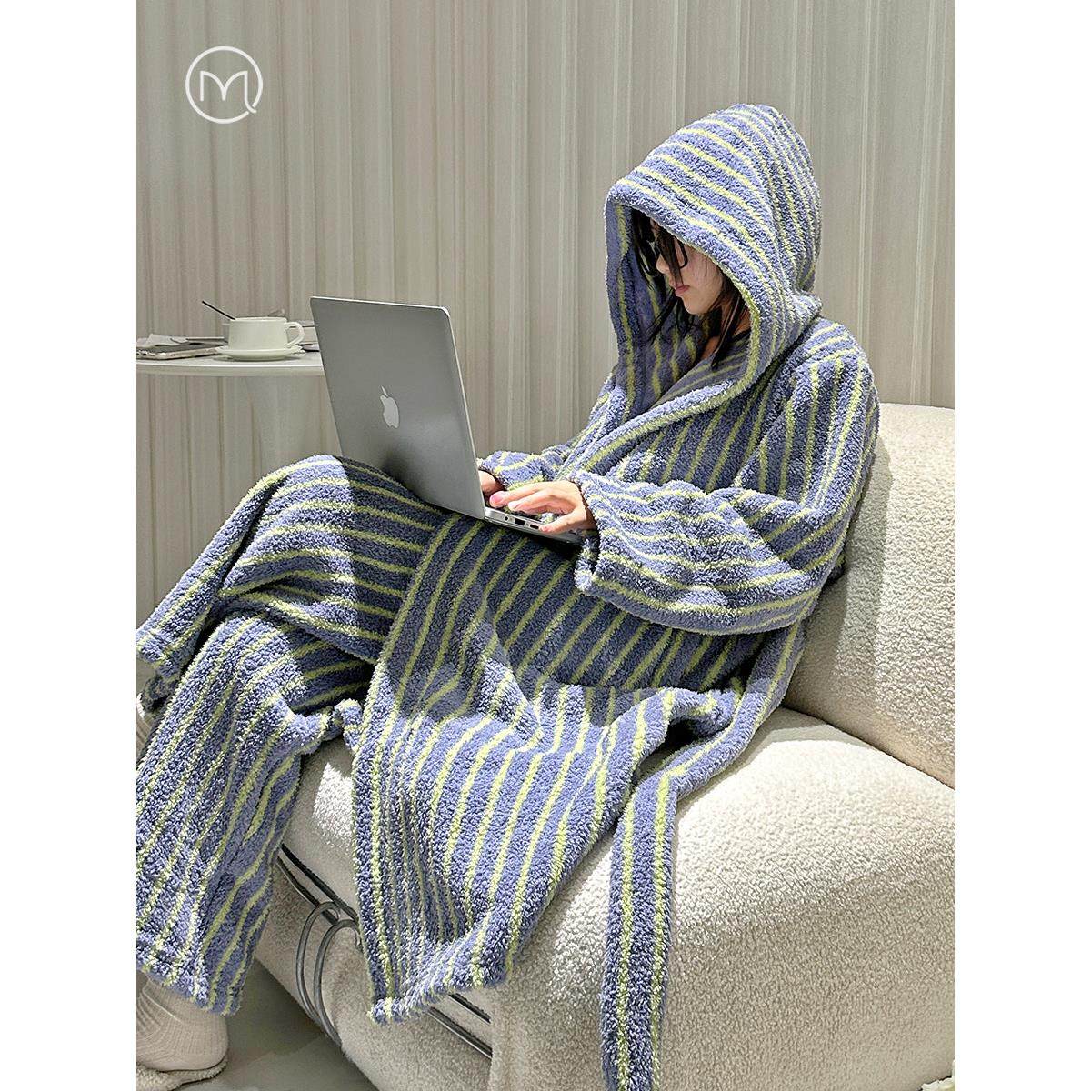 冬季睡衣女式两件套连帽长袖珊瑚绒保暖加厚简约风格时尚条纹浴袍