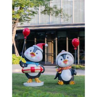 户外卡通企鹅玻璃钢雕塑网红打卡拍照公园草坪商场落地摆件装 饰品