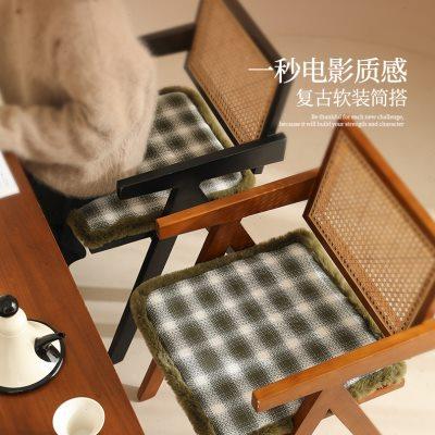 椅子垫子冬季毛绒厚坐垫餐桌椅防滑学生可拆洗加厚办公室屁垫椅垫