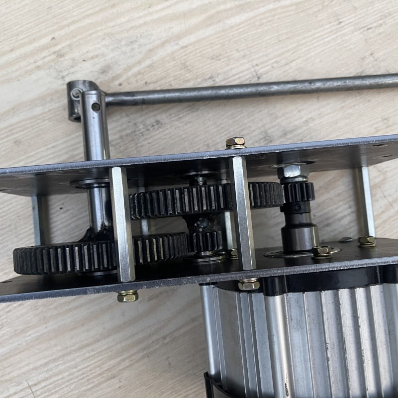 220伏v2000瓦W手摇发电机50HZ赫兹交流家用增速齿轮箱无刷钕铁硼