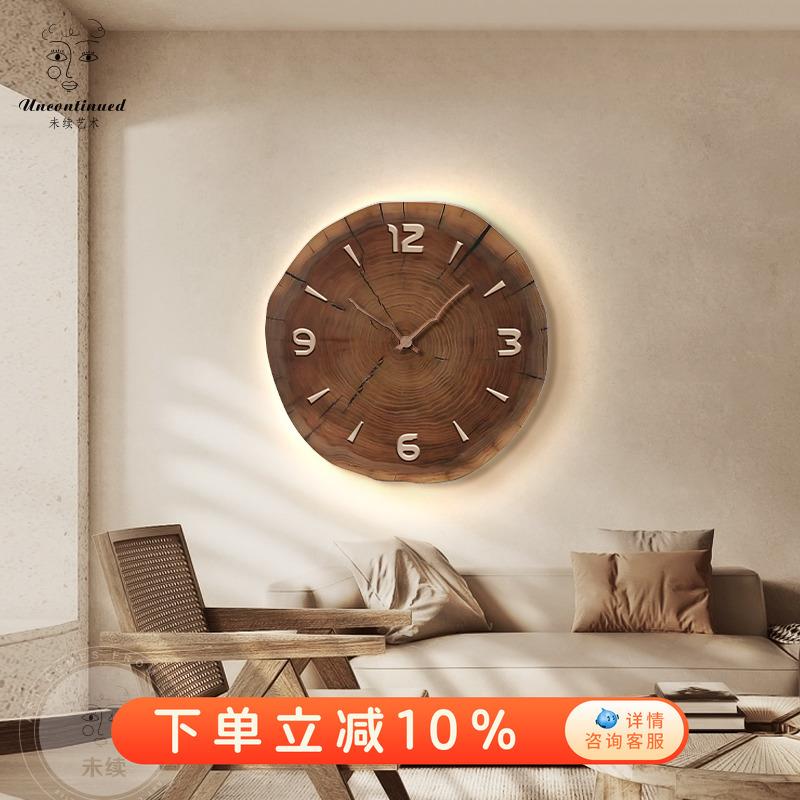 侘寂原木风客厅装饰画年轮餐厅钟表挂钟沙发背景墙挂画带led壁灯