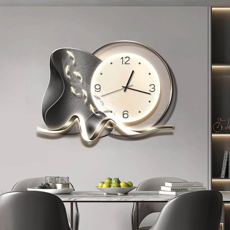 轻奢高档九鱼图饭厅钟表挂墙客厅装饰画餐桌挂画高级感创意带时钟