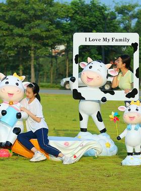 户外卡通玻璃纤维牛雕塑摆件小品幼儿园商场公园景区照片签到装饰