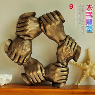 户外大型不锈钢拳头手雕塑定制抽象金属握手造型合作共赢大摆件