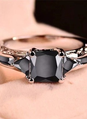 wish跨境新款热销欧美复古时尚镂空镶黑色锆石戒指女士情侣款