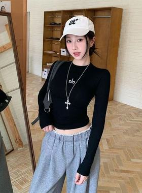 铅笔莓莓 2025秋季新款字母刺绣圆领长袖T恤女小众修身打底衫上衣