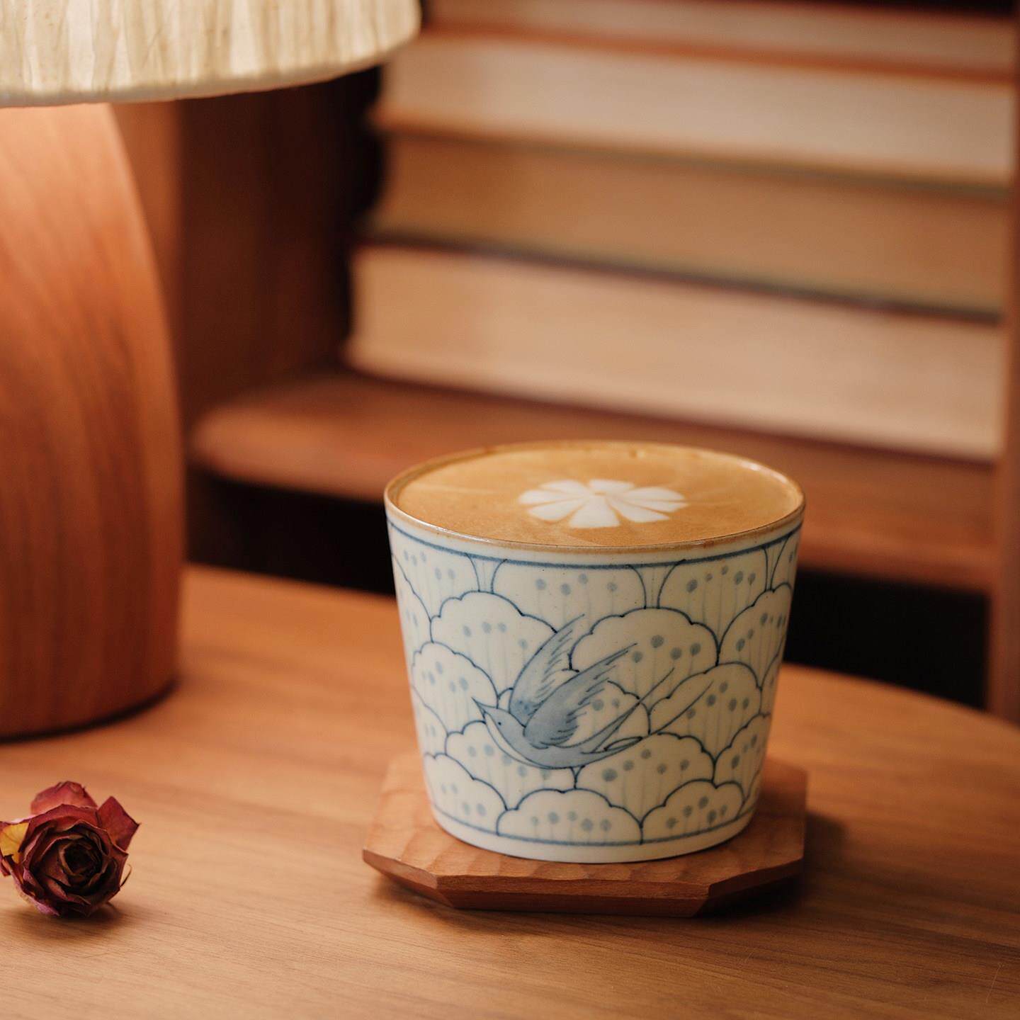 旷野集 海棠春燕青花猪口杯景德镇手绘陶瓷手握杯拉花咖啡杯礼物