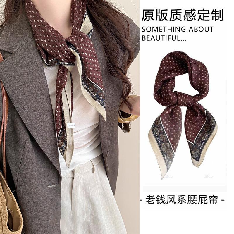 复古咖色腰果花丝巾服装店搭配