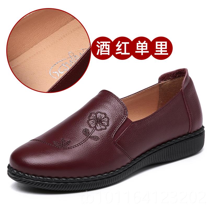 正品年妈妈皮鞋真鞋皮软底大码41一43老人女秋冬奶中老鞋子奶女鞋