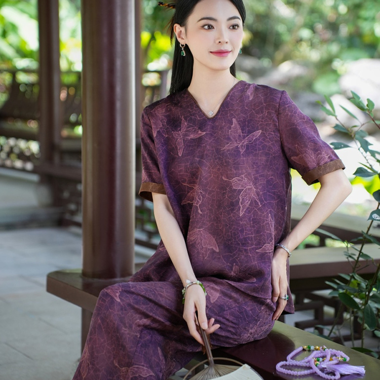 【23MM香云纱】觅萝香新中式2025夏红莨透孔罗蝴蝶喷绘V领短袖女