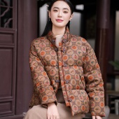 26MM香云纱 90白鹅绒 觅萝香 红云纱二经绞罗盘扣花短款 羽绒服