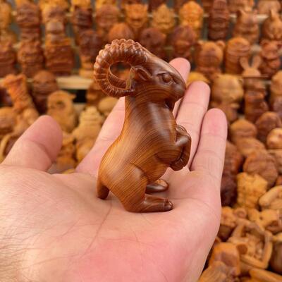 天然崖柏木实木雕刻生肖羊手把件山羊摆件转运文玩家居装饰小摆件