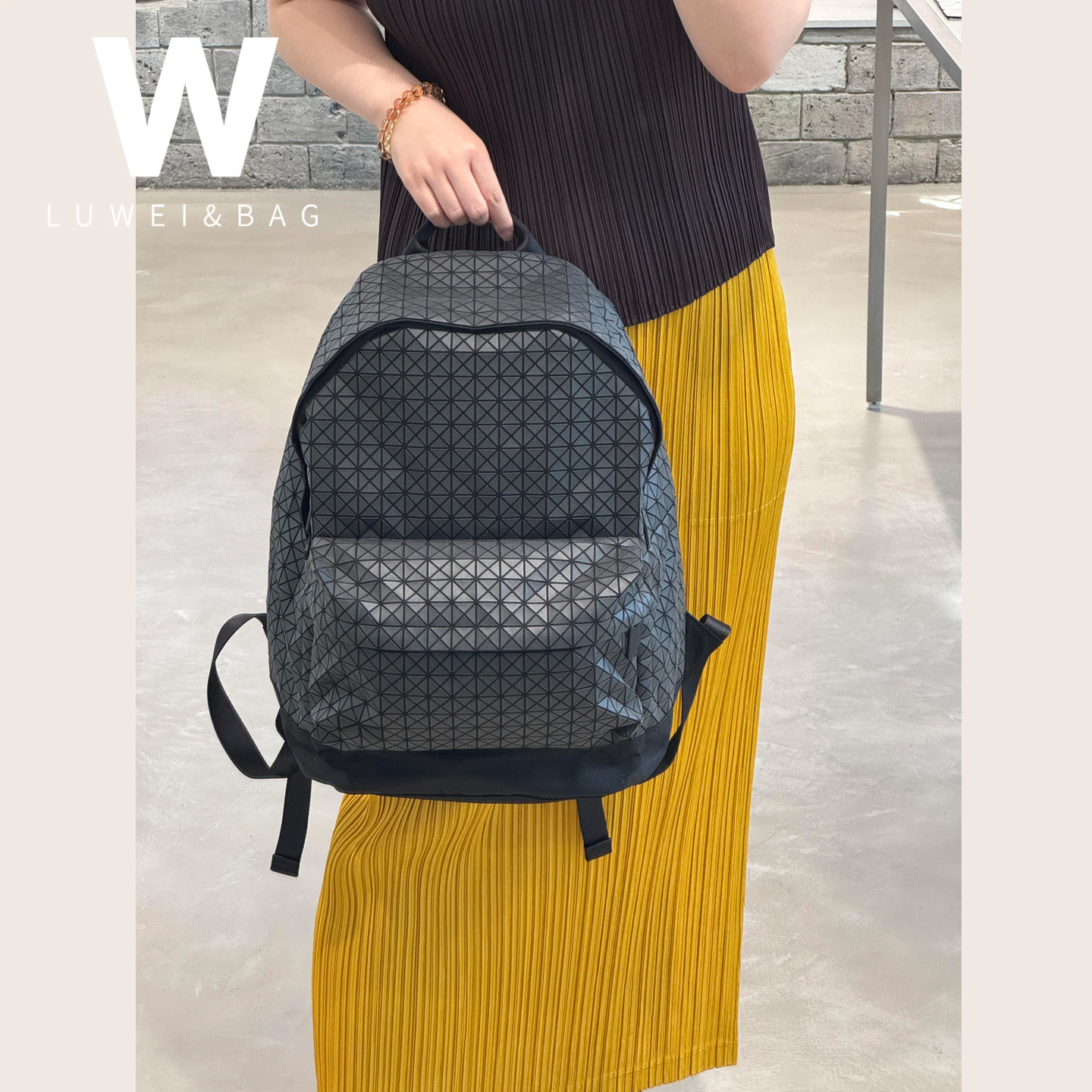 几何菱格旅行双肩包女外出旅游轻便电脑背包男款书包大容量通勤包