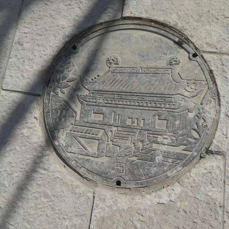 定制XOW墨铸铁艺术井盖彩球色艺喷绘装饰井盖景点道井路文化术盖