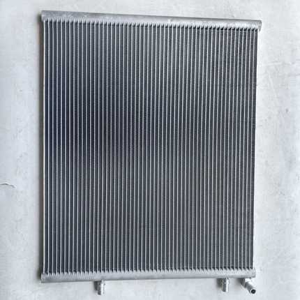 适用于2023款路虎揽胜运动 低温水箱散热器LR152216