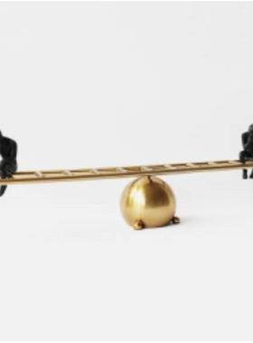 现代简约创意思考者人物雕塑书档书立摆件书房书桌办公室软装饰品