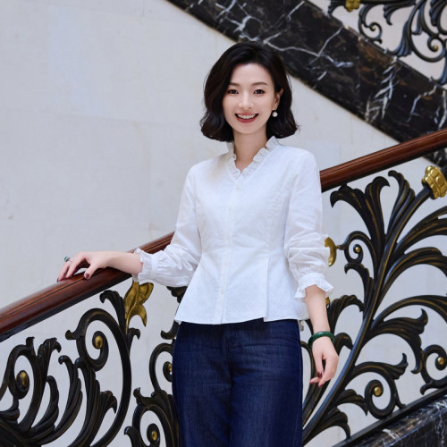 提花菱格纹荷叶V领收腰白衬衣女