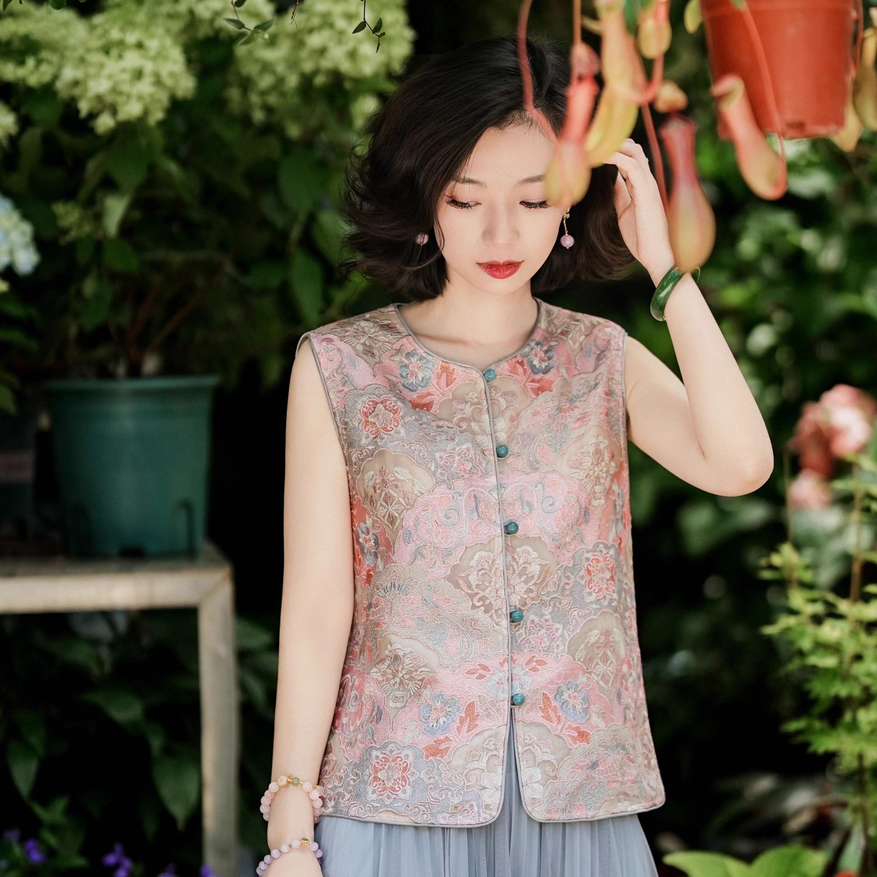 西子/【锦绣芳华】重工65万针刺绣扇形宝相花粉蓝色马甲/MJBH1891