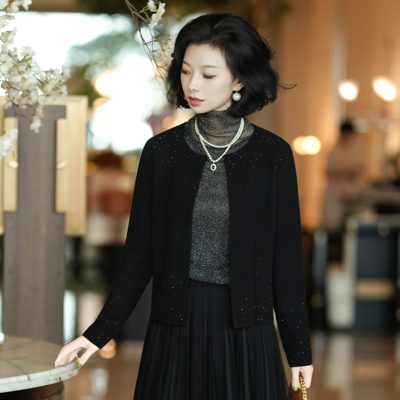 时尚小香风烫钻圆领长袖外套女士