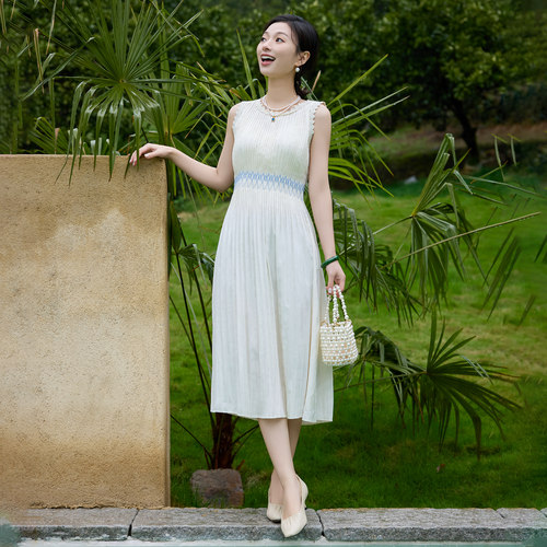 暗纹提花压褶米白色无袖连衣裙女