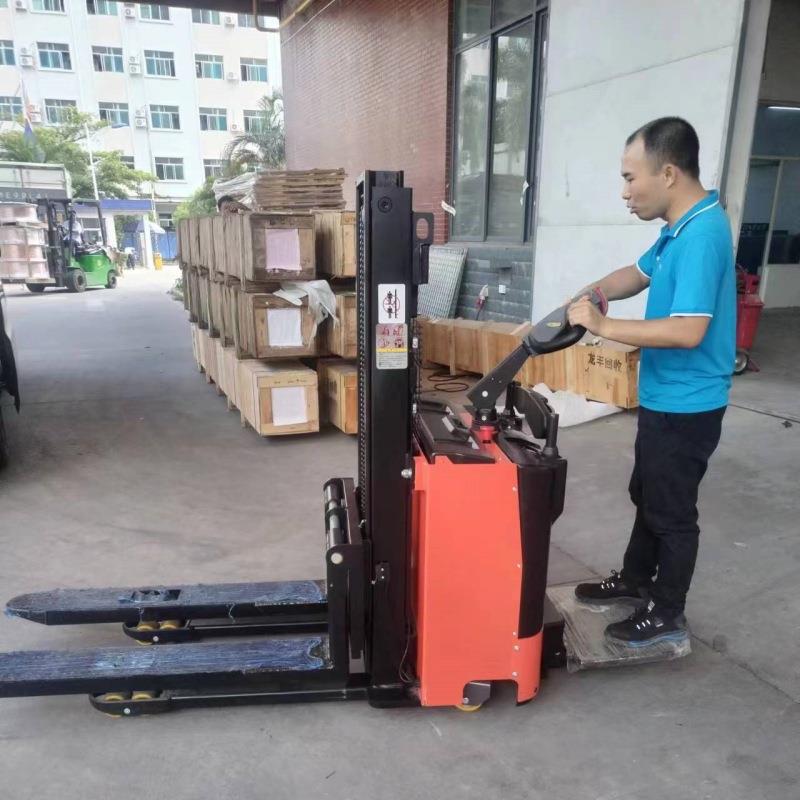 合力CDD15J-RE全动堆高车1叉.5吨电站驾式垛堆车XFT物流仓储装卸