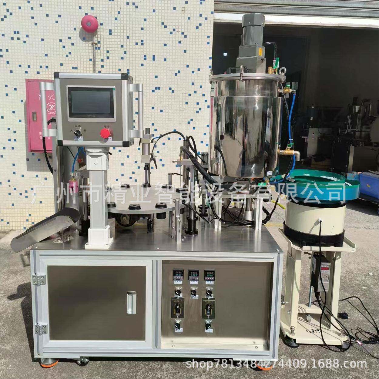 转盘眼线笔2工人操作眼线液装机水笔放钢珠后盖灌装一体机彩妆