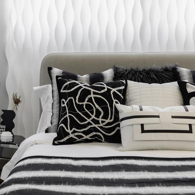 现代简约回字形革贴条饰腰枕轻装奢皮样板靠房靠垫长IZB方形枕售