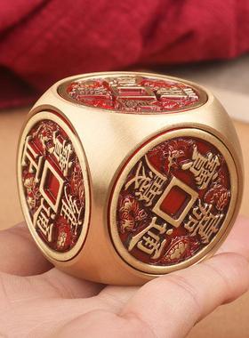 红色黄铜五帝钱纯铜朱砂红六面转钱魔方男手把件桌面摆件指尖陀螺