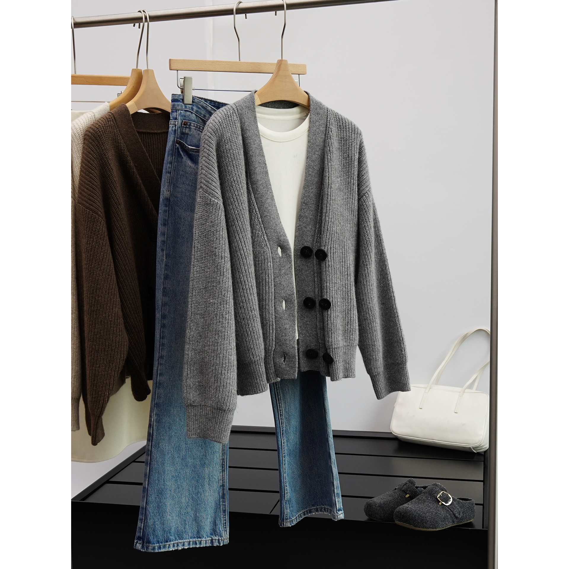 【小糯米专享】630g加厚藏牛绒 宽松V领双排扣针织开衫女QYNY034X