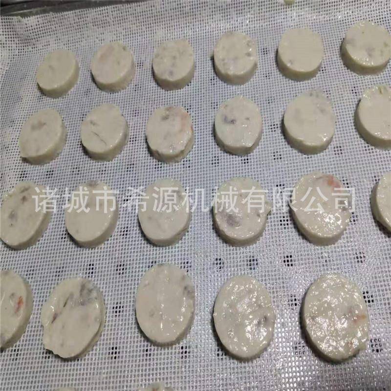 2020年 裹浆魔芋饼上屑机 南瓜饼挂糠设备 鸡柳棒挂面包糠视频