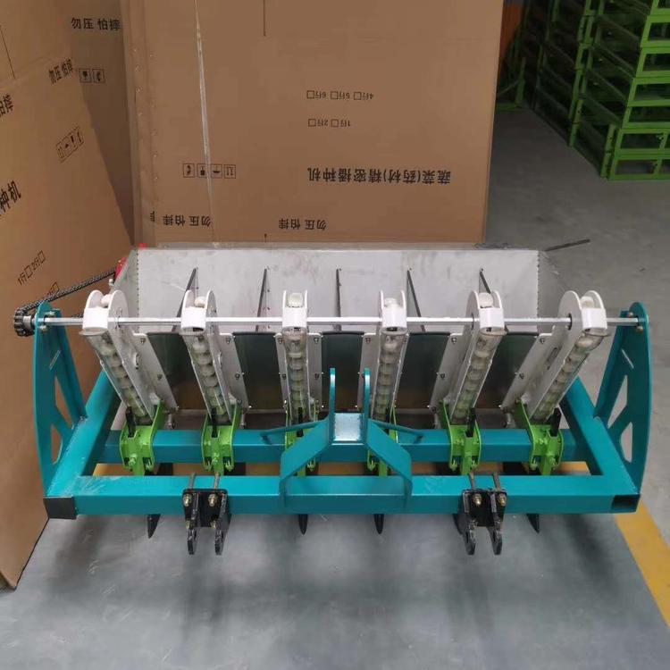 马铃薯种植机 多功能土豆播种机 四轮车带起垄覆膜施肥一体机