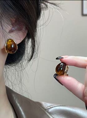 秋冬新款气质时尚简约红色圆球耳扣小众轻奢温柔百搭设计感耳圈女