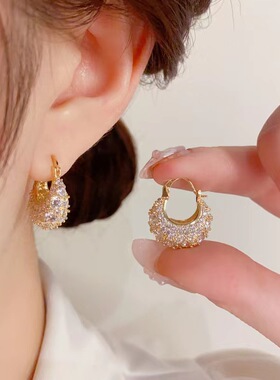 新款韩版个性时尚耳环轻奢高级感百搭耳扣锆石包包气质小众耳饰女