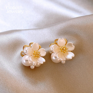 2026新款耳环轻奢高级感气质大气珍珠花朵耳钉女独特精致通勤耳饰