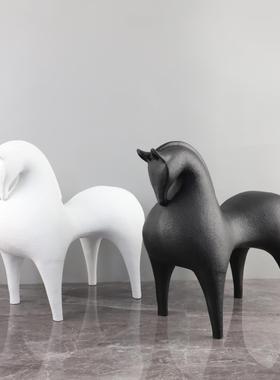 1839现代简约抽树脂唐象马动雕艺术摆件客厅塑玄关电视柜物家居装