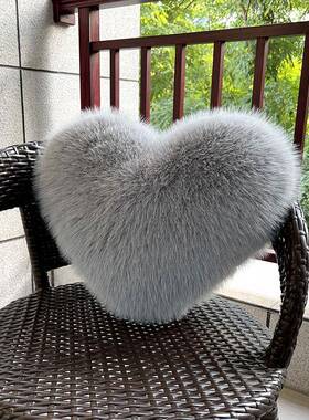 绿色仿心形抱枕狐狸毛爱心抱枕心形毛沙发端靠垫头靠枕床高绒奢华