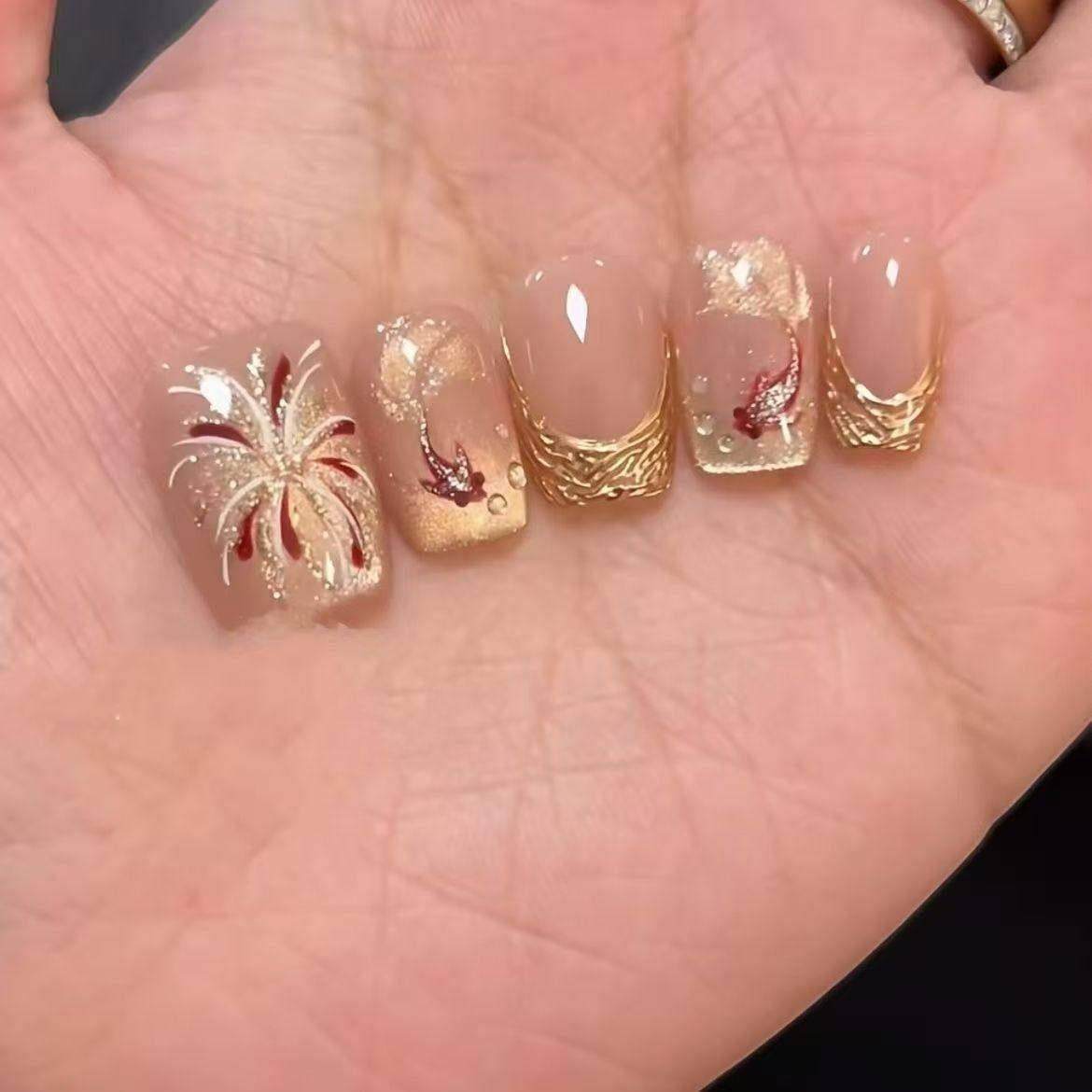 马年本命年穿戴甲金色锦鲤美甲纯手工鲤跃龙门穿戴猫眼烟花新年法,彩妆/香水/美妆工具,穿戴甲/甲片,淘宝优惠券,粉丝福利购,淘宝优惠卷