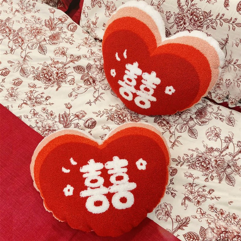 薇妮婚品红色爱心喜字结婚抱枕一对心形新婚礼物婚庆婚房沙发压床