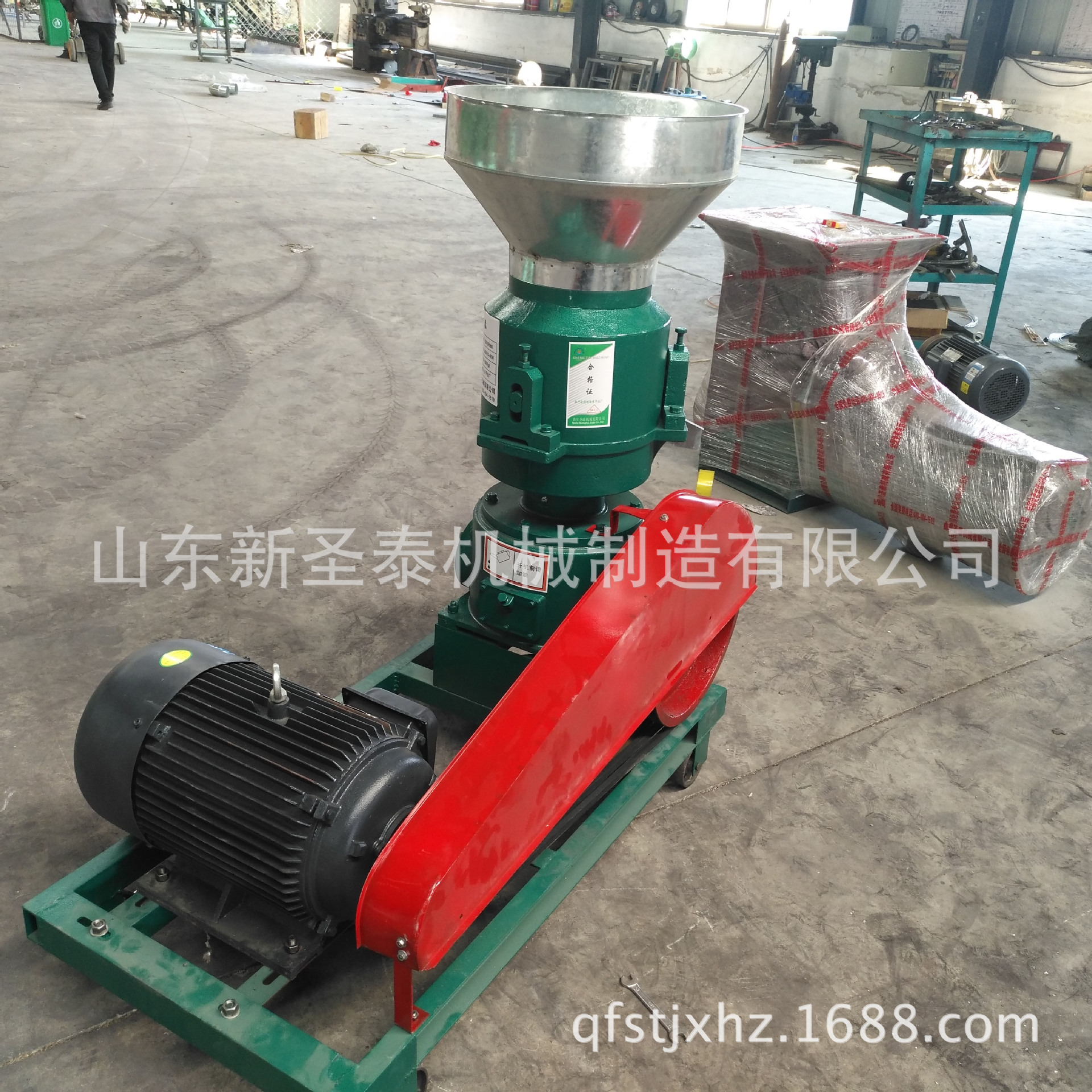 小型家用颗粒饲料机 两相电的饲料颗粒机 鸡鸭饲料机视频