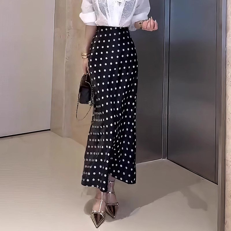 法式黑色波点包臀j半身裙女2025春夏新款高腰A字缎面垂感休闲裙子