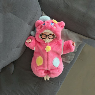 婴儿外出抱服加厚冬季女童毛毛衣小月龄宝宝衣服冬装外套连体棉服