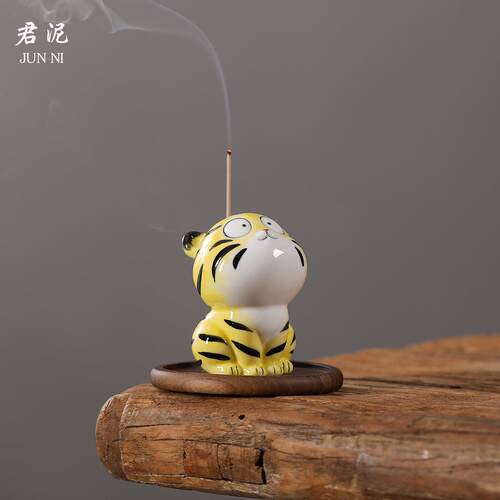 可爱手绘陶瓷虎虎生威线香香插香座家用薰香创意书房摆件治愈香炉