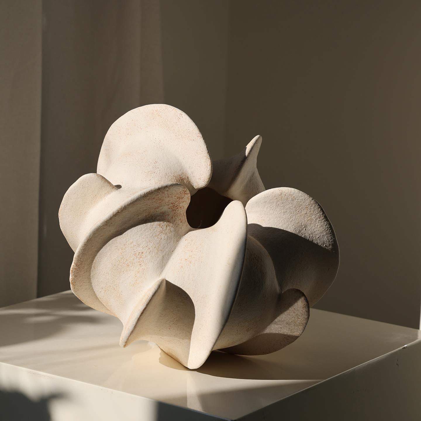 莉莉白中古侘寂风杨桃异形陶瓷花瓶水培鲜花客厅桌面艺术装饰摆饰