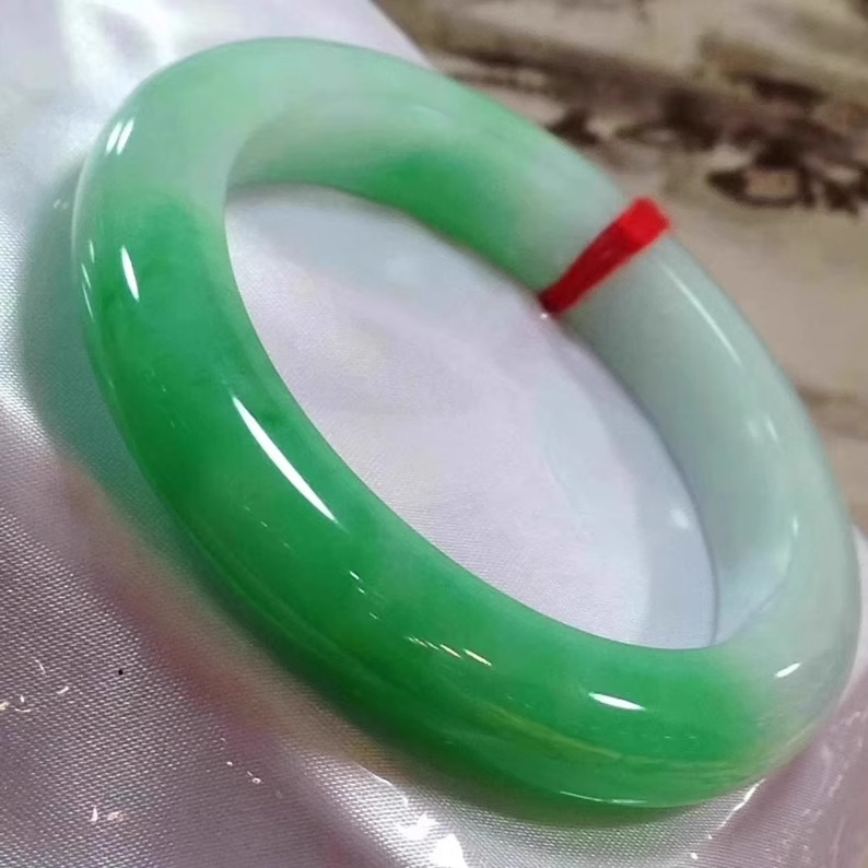 玉长情【山青系列】翡翠玉手镯子