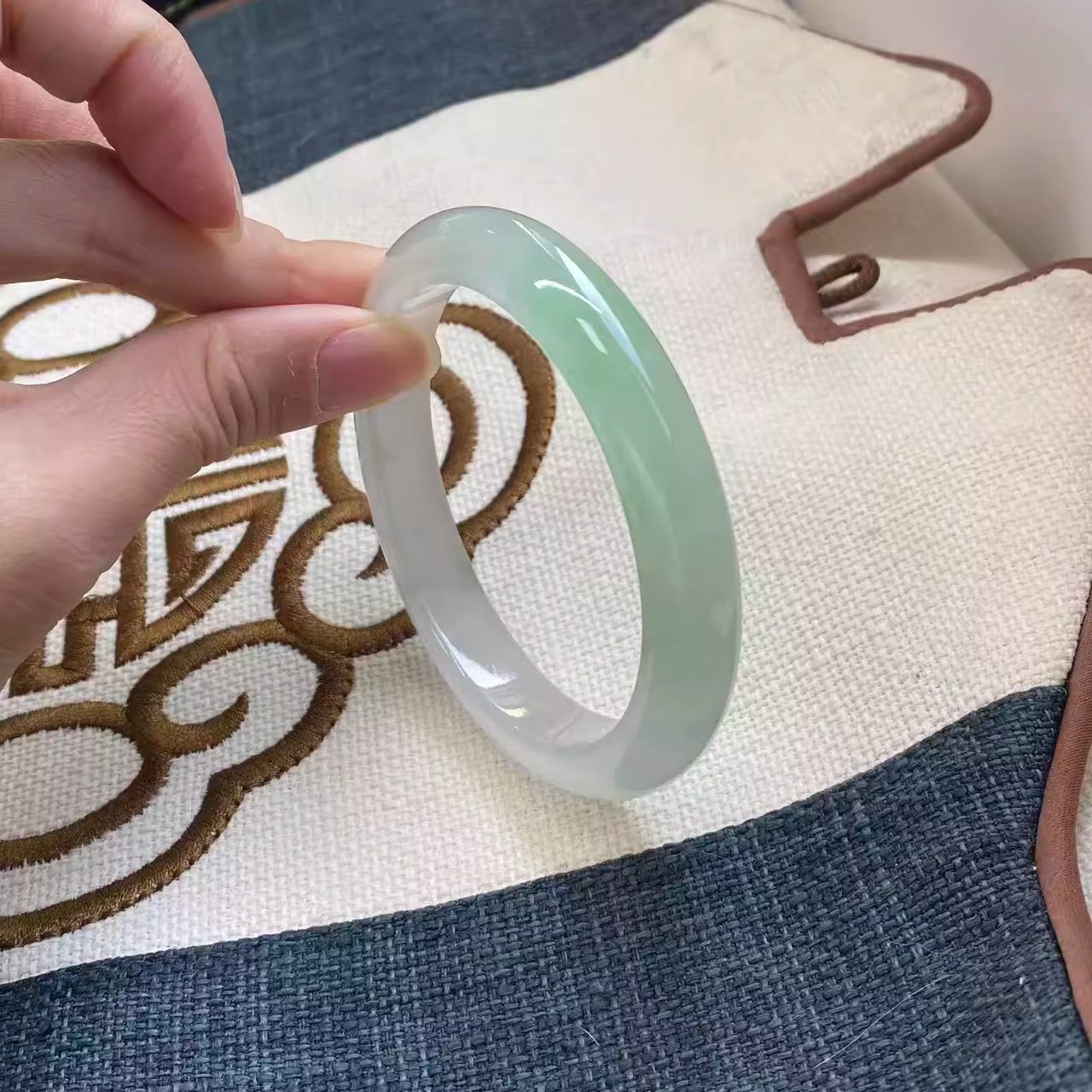 玉长情【绿枝系列】翡翠玉手镯子